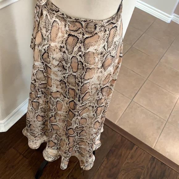 Lulu’s tan silky snakeskin print ruffled skirt Size XS - Picture 11 of 17